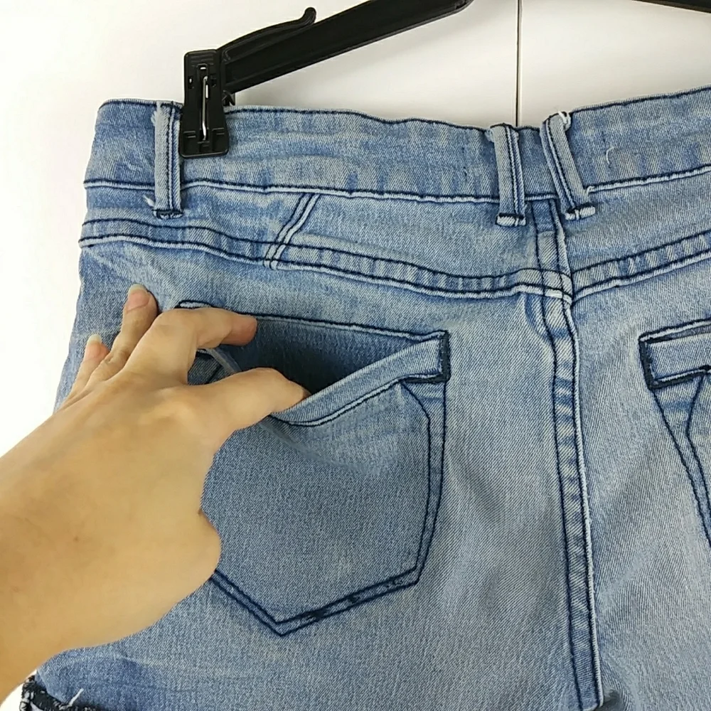 ⭐3/$30 2.1 Denim Light Wash Jean Shorts 26 - Picture 8 of 8